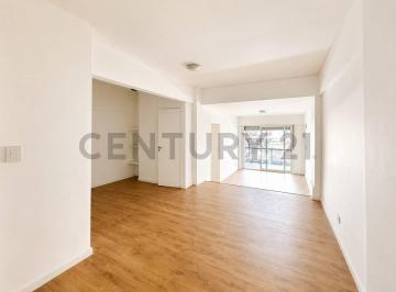 Departamento · 76m² · 3 Ambientes · Venta Departamento 3 Ambientes con Balcón Corrido Al Frente – Recoleta | Refaccionado a Nuevo | Apto