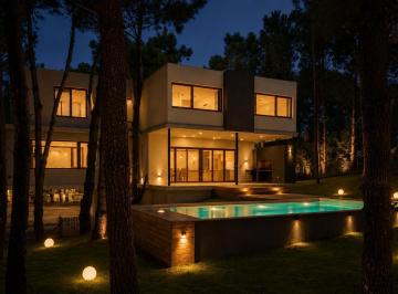 Casa · 950m² · 7 Ambientes · 2 Cocheras · Venta Casa en Marítimo III