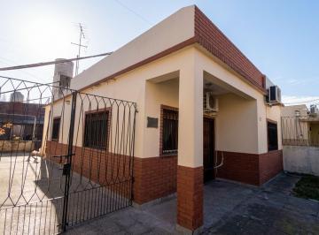 Casa · 76m² · 3 Ambientes · Casa 3amb Lote Propio - Cochera - Jardin y Patio