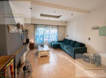 Casa · 120m² · 4 Ambientes · 1 Cochera · Venta - Casa 4 Ambientes en Ramos Mejía - Apto Crédito - Acepta Permuta