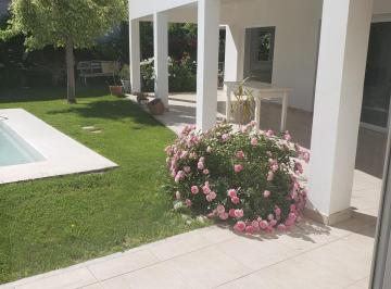 Casa · 190m² · 3 Ambientes · 1 Cochera · Casa en en Cerrado Comahue Golf Club
