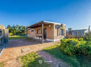 Casa · 74m² · 3 Ambientes · 1 Cochera · Venta | Permuta - Casa de Dos Dorm., Jardín y Piscina - Barrio Tierra de Sueños 3, Roldan.
