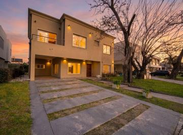 Casa · 186m² · 5 Ambientes · 3 Cocheras · Casa en Venta 5 Ambientes en Haras Maria Victoria