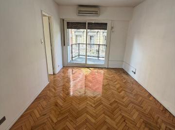 Departamento de 3 ambientes, La Boca · 3 Ambientes Al Frente con Dos Balcones en Venta Barrio La Boca