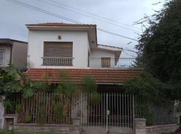 Casa de 4 ambientes, Lomas de Zamora · Chalet Muy Amplio con Cocheras y Parque Libre. Padre Bruno 3, Turdera.