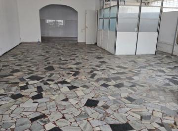 Local comercial · 160m² · Local con Vidriera a La Calle, en Excelente Zona de Villa Primera