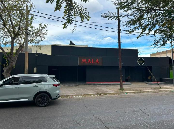 Local comercial · 1200m² · 10 Ambientes · 10 Cocheras