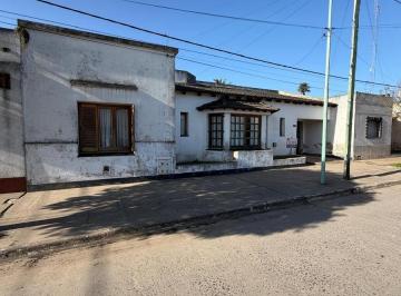 Casa · 222m² · 4 Ambientes · 1 Cochera · Amplia Casa Céntrica con Pileta