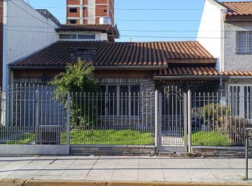 Casa de 8 ambientes, La Matanza · Espectacular Chalet en Alquiler en El Centro de San Justo