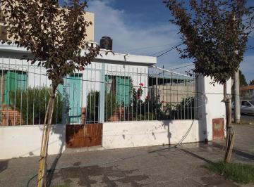Casa · 77m² · 4 Ambientes · 1 Cochera · Casa en Venta, Centro Oeste de Neuquen Capital