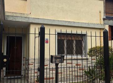 Casa · 3 Ambientes · Casa en Venta 3 Amb + Family! Patio y Gran Terraza