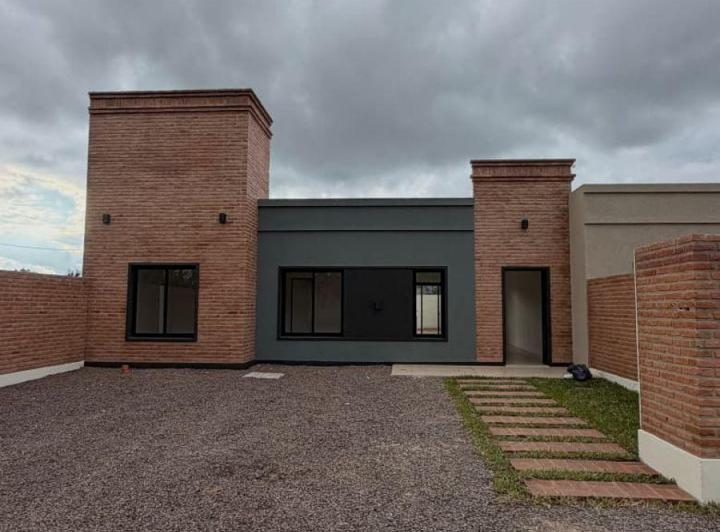 Casa · 90m² · 3 Ambientes · 2 Cocheras