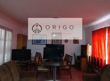 Casa · 194m² · 7 Ambientes · 1 Cochera · Origo Negocios Inmobiliarios Ofrece Casa de Dos Plantas a La Venta
