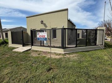 Casa · 130m² · 3 Ambientes · 2 Cocheras · Casa a Estrenar en Venta!