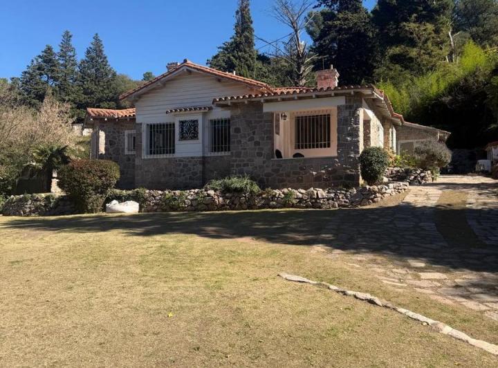 Casa · 33000ha · 6 Ambientes · 1 Cochera