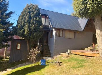 Casa · 130m² · 3 Ambientes · 1 Cochera · Casa en Venta - Barrio Las Margaritas - Av Pioneros 750