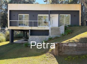 Casa · 160m² · 4 Ambientes · 3 Cocheras · Casa en Venta en Costa Esmeralda - Fondo Arbolado - Cochera Cubierta