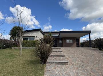 Casa · 166m² · 5 Ambientes · 4 Cocheras · Casa en Venta Barrio Monet - 3 Dorm. - Escritorio - Piscina