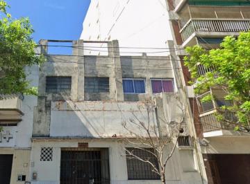 Bodega-Galpón de 8 ambientes, Flores · Vivienda Múltiple a Refaccionar en Venta