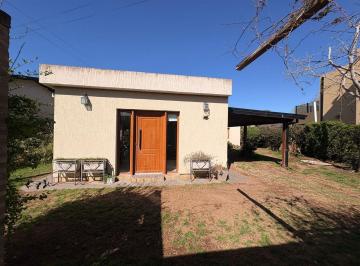 Casa · 198m² · 4 Ambientes · 1 Cochera · Casa en Calle 41 Bis Nº 151, Gral. Pico