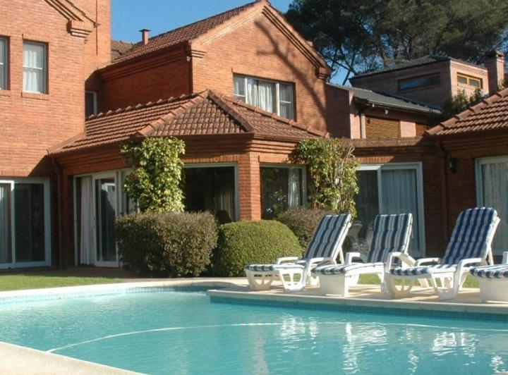 Casa · 400m² · 5 Ambientes · 5 Cocheras