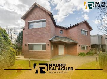 Casa · 202m² · 5 Ambientes · 2 Cocheras · Casa en Ezeiza