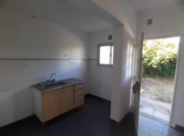 Casa · 220m² · 4 Ambientes · 1 Cochera · Venta Casa de 4 Ambientes C/cochera Cubierta en Quilmes