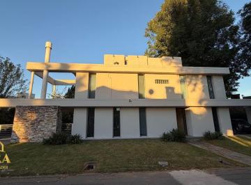 Casa · 220m² · 5 Ambientes · 5 Cocheras · Venta Casa 5 Ambientes El Carmen