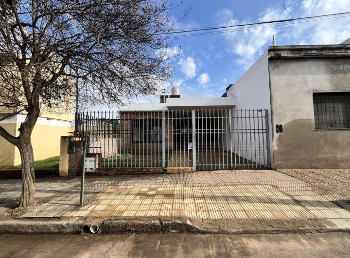 Casa · 97m² · 4 Ambientes · 1 Cochera