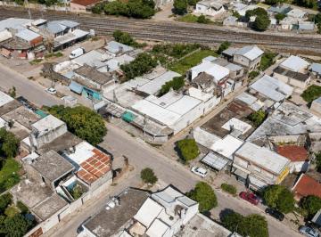 Local comercial · 351m² · 4 Ambientes · Propiedad Comercial con Dos Locales y Amplio Terreno, Villa Gobernador Galvez