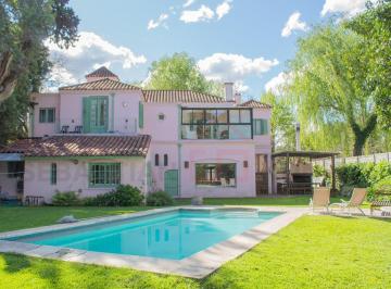 Casa · 280m² · 5 Ambientes · 1 Cochera · Casa en Elflein Al 3000