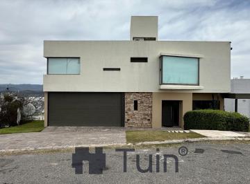 Casa · 450m² · 7 Ambientes · 6 Cocheras · Casa - Cuesta Colorada