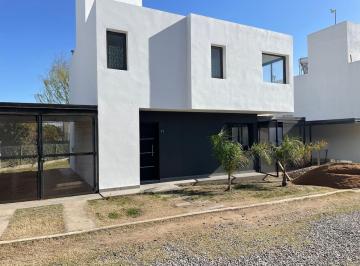 Casa de 5 ambientes, Córdoba · Alquilamos Valle Escondido Hausing Cerrado Altos del Barranco 3 Dorm y 3 Baños Pileta y Sum