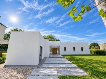 Casa · 163m² · 5 Ambientes · 3 Cocheras · Casa en Venta El Metejon Barrio Privado Cañuelas