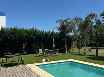 Casa de 8 ambientes, Ezeiza · Casa en Venta en Saint Thomas Este - Oeste