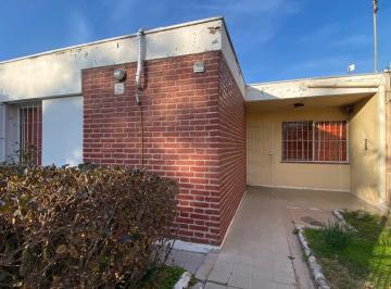 Casa · 80m² · 5 Ambientes · 1 Cochera · Casa en Venta en Barrio Primero de Mayo, Lh