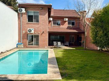 Casa · 277m² · 7 Ambientes · 2 Cocheras · Casa 7 Amb Barrio Ingles Hurlingham - Apto Credito