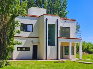 Casa · 153m² · 4 Ambientes · 3 Cocheras · Venta Casa 4 Ambientes Barrio Cerrado Lujan