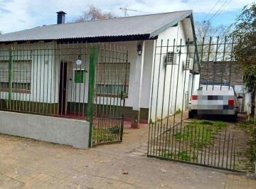 Casa de 3 ambientes, Lomas de Zamora · Casa en Venta | Amplio Terreno | a 400 m de Av Hipólito Yrigoyen | Turdera