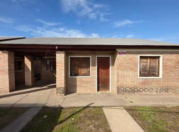 Casa · 74m² · 3 Ambientes · 1 Cochera · 2 Dorm. - Casa en Venta en Cañada de Gómez!