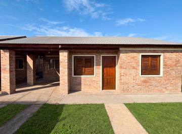Casa · 74m² · 3 Ambientes · 1 Cochera · 2 Dorm. - Casa en Venta en Cañada de Gómez!