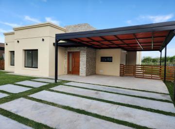 Casa · 130m² · 4 Ambientes · 2 Cocheras · Alquiler Casa en San Sebastian Area 2 4 Ambientes