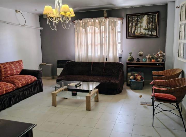 Casa · 168m² · 6 Ambientes · 1 Cochera