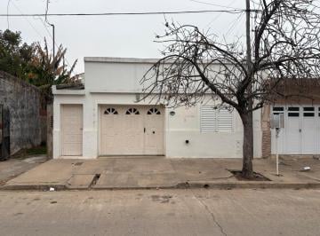 Casa · 121m² · 5 Ambientes · 1 Cochera · Venta Casa 2 Habitaciones B. Sarmiento - Apta Cred