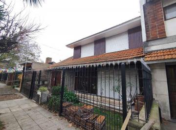 Casa · 178m² · 6 Ambientes · 2 Cocheras · Venta Gran Chalet en Parque Luro 5 Amb. con Cochera