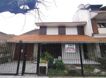Casa · 178m² · 4 Dormitorios · 1 Cochera · Venta Gran Chalet en Parque Luro 5 Amb. con Cochera