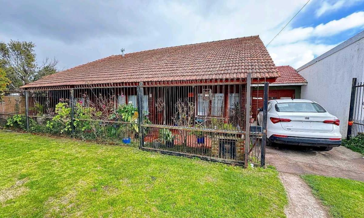 Casa en venta | Barrio Lopez de Gomara, 300 m², 4 amb, 3 dorm, 2 baños, cochera