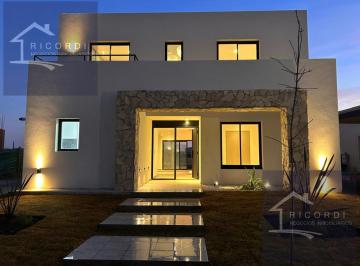 Casa · 18149m² · 5 Ambientes · 2 Cocheras · Casa - San Pablo