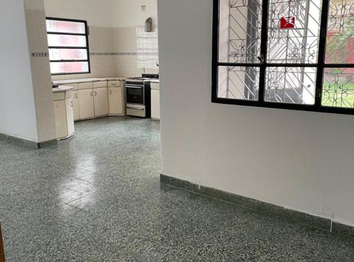 Casa · 98m² · 6 Ambientes · 1 Cochera