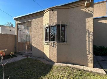 Casa de 4 ambientes, Villa Allende · Casa en Villa Allende 3 Dorm. - Jardín de Epicuro